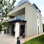 Indigo Willa *
